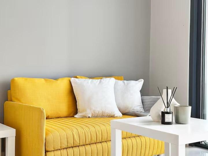 Canal Luxe Burj 1br Sleeps 4 With Pool And Gym Dubai