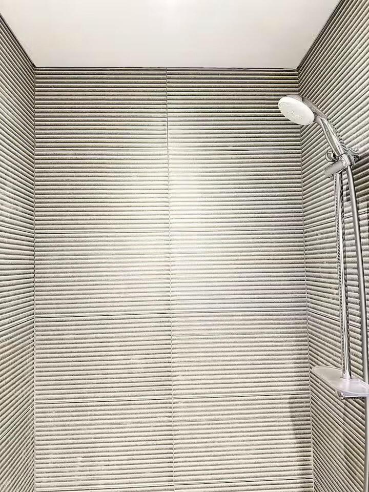Canal Luxe Burj 1br Sleeps 4 With Pool And Gym Apartment