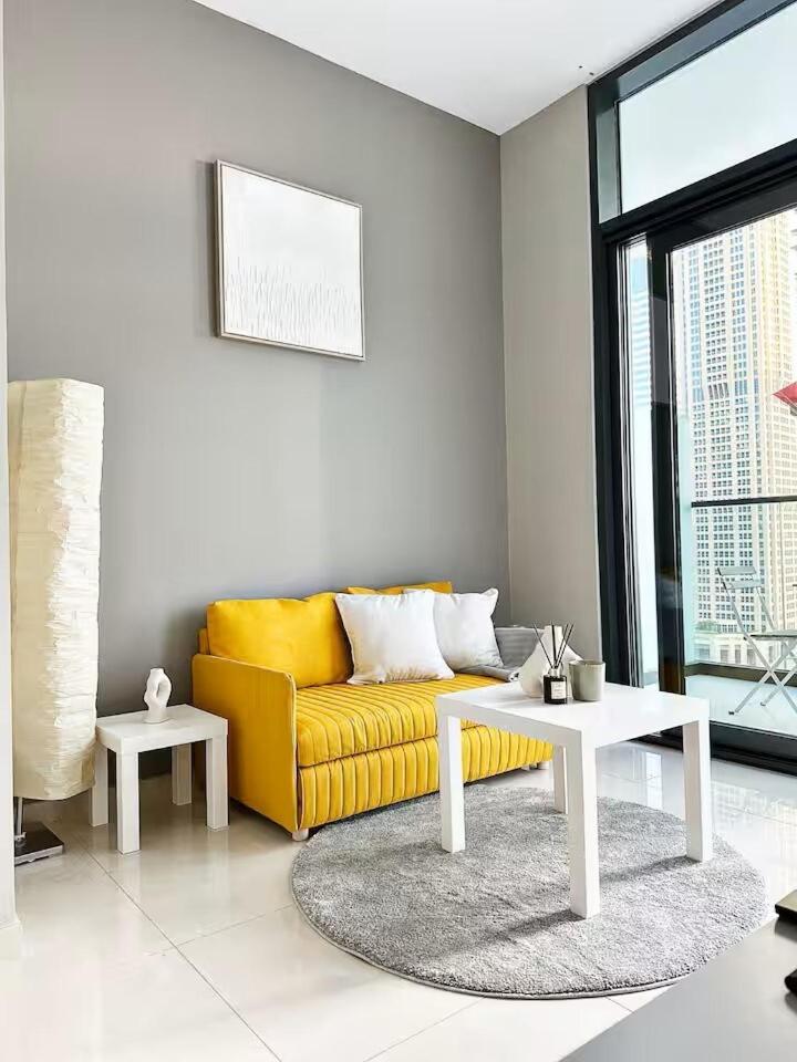Canal Luxe Burj 1br Sleeps 4 With Pool And Gym * Dubai